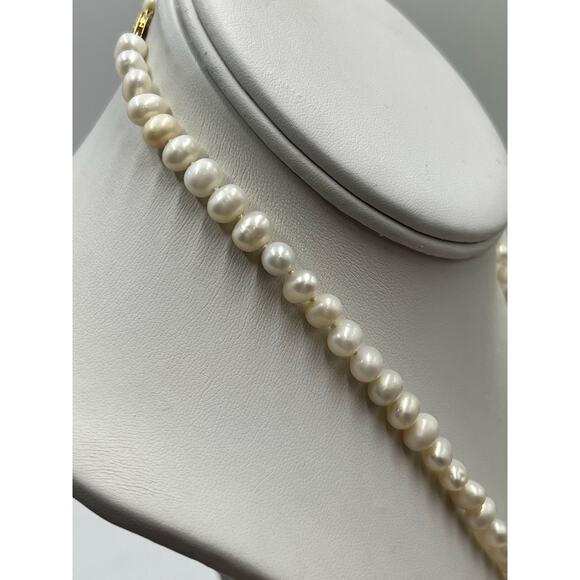 Vintage 18" Cultured Pearl
Necklace 14K Gold Filigree Box Clasp
5-8mm Pearls - Picture 7 of 13
